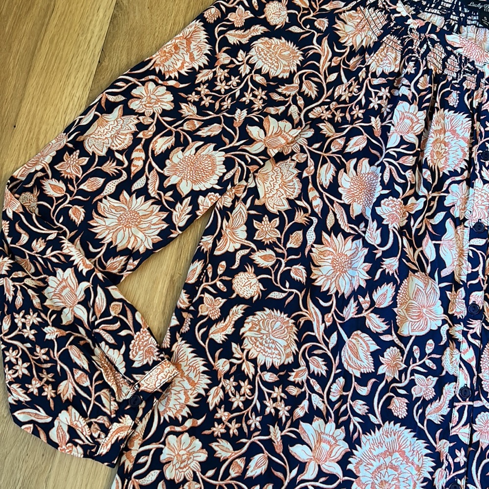 Lucky Brand Pink and Navy Floral Longsleeve Button Down Size Small - Picture 5 of 11